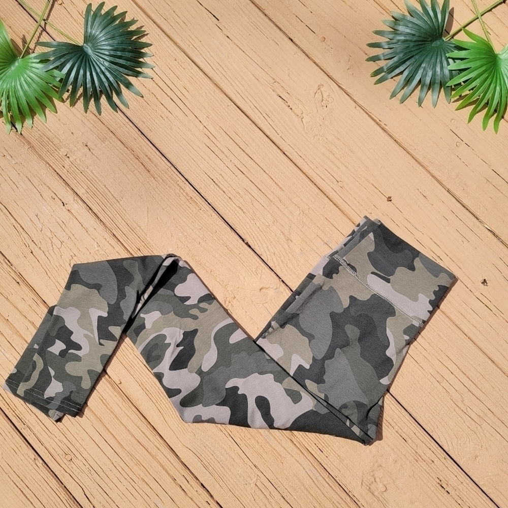 WILD FABLE OLIVE CAMO HIGH WAISTED LEGGINGS•NWOT! - Picture 3 of 6